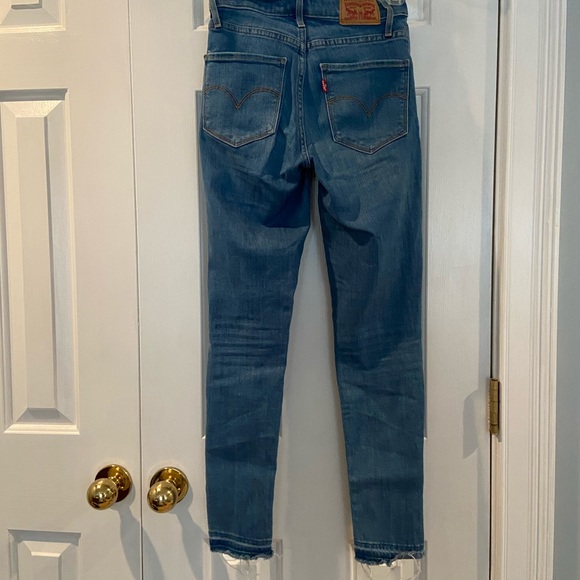 levi blue jeans! - Picture 2 of 3